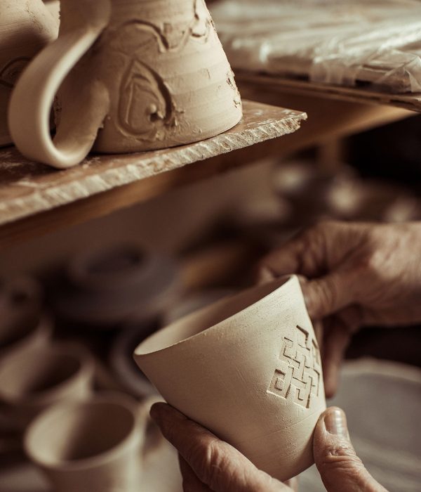 close-up-of-male-hand-of-potter-examining-clay-cup-resize.jpg